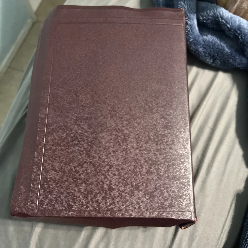 Vtg The Catholic Press Holy Family Edition of the Holy Bible 1950 Printed In USA